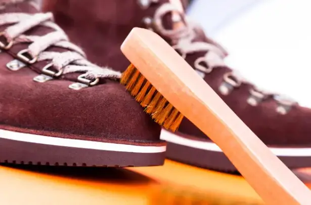 Süet Ayakkabı Temizliği Nasıl Yapılır? Lekeler Nasıl Çıkartılır?