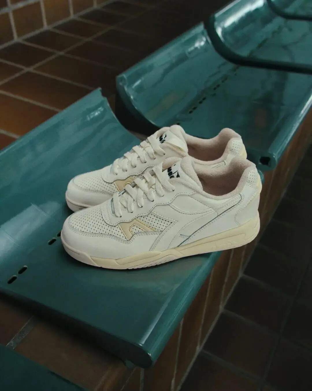 Diadora Playground Beyaz Ayakkabı Nasıl Kombinlenir?